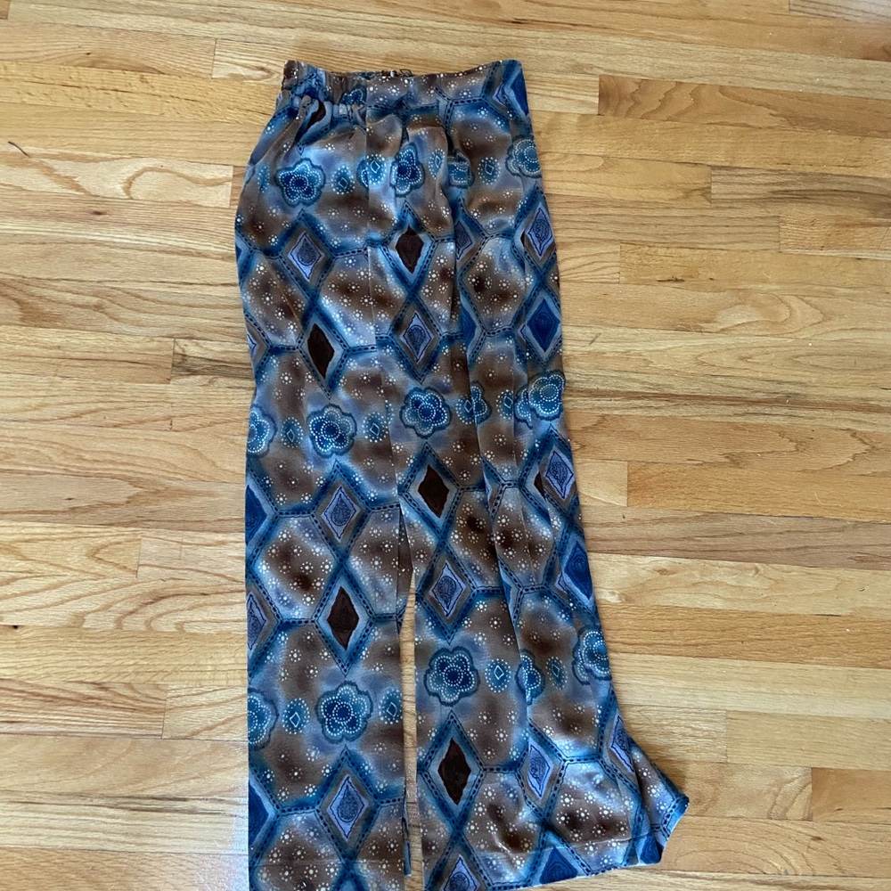 Long skirt with high slit